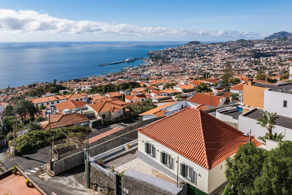 Property building, Day, Bird's eye view, Mountain view, Sea view, Street view, Location