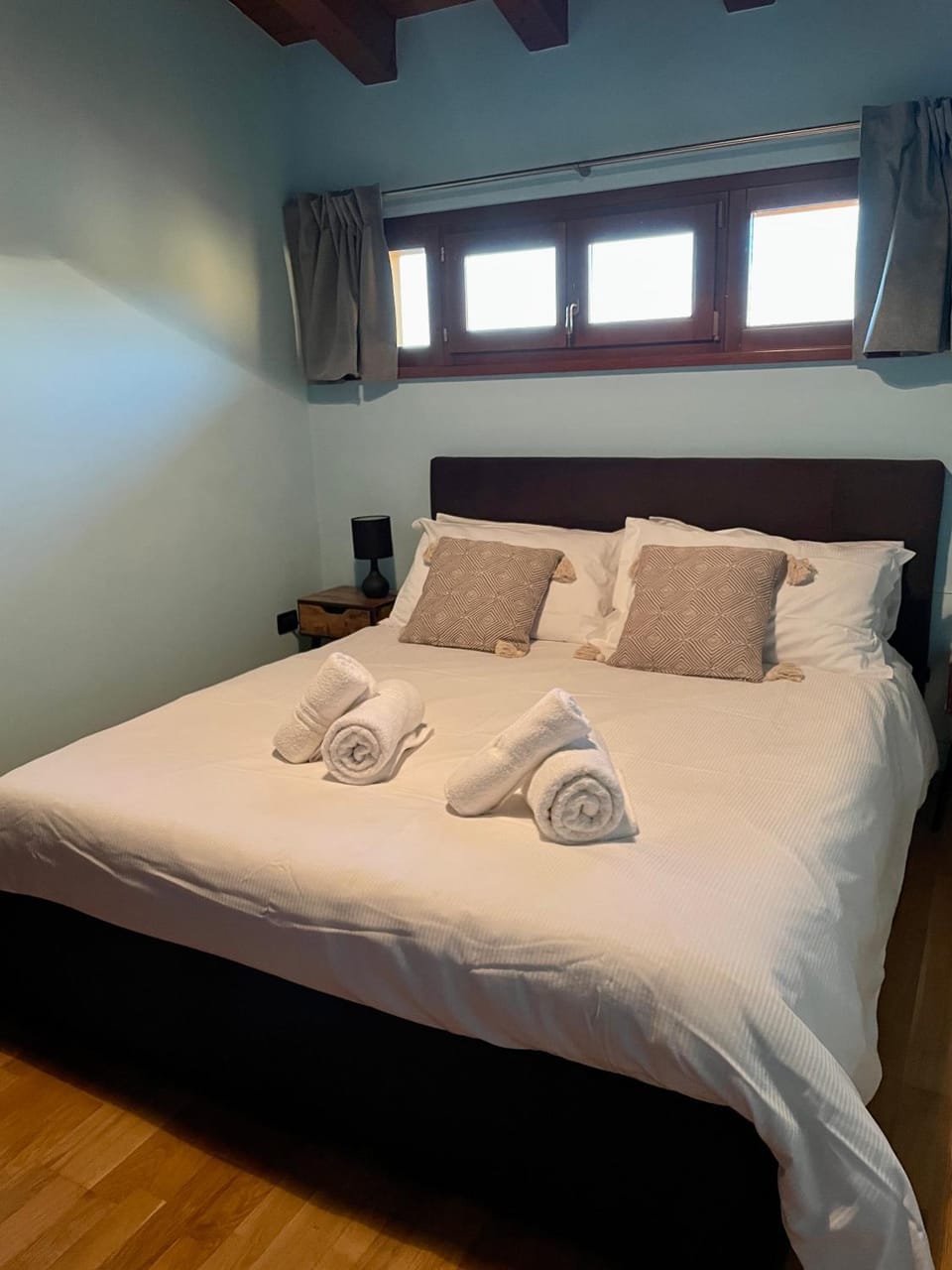 Bedroom, towels