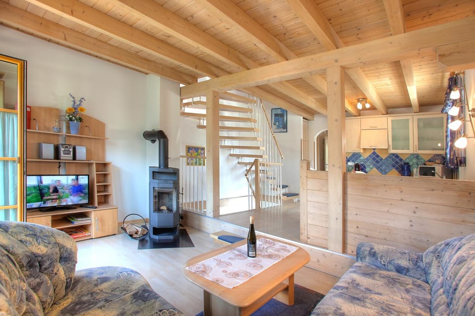 TV and multimedia, Living room, Seating area, fireplace