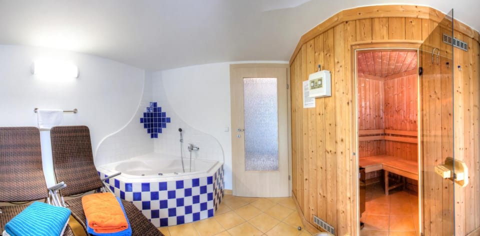 Hot Tub, Sauna, Spa and wellness centre/facilities