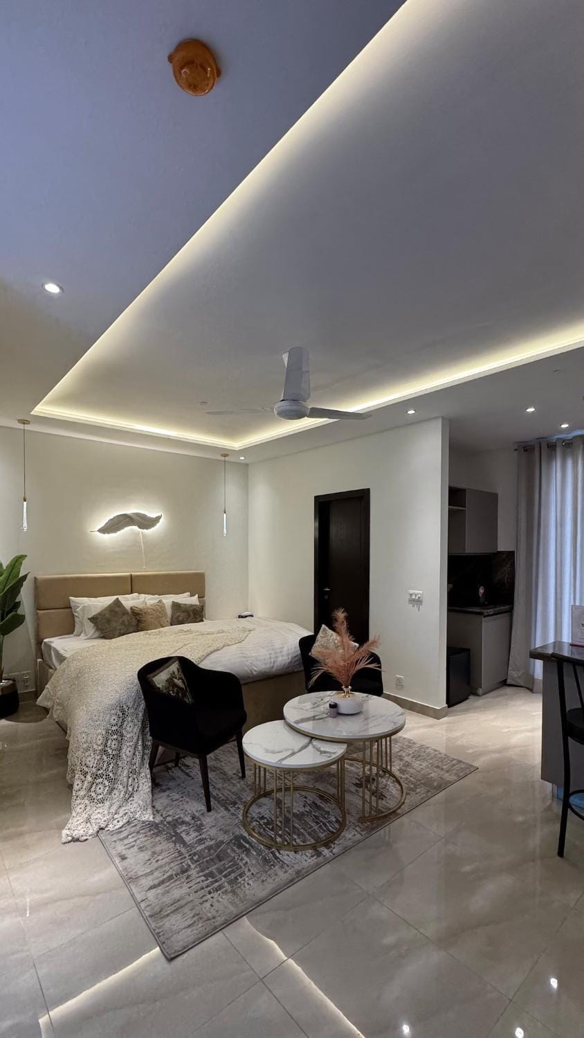 Luxe Studio Apt, Balcony, Self-Checkin, Gulberg Apartment in Lahore