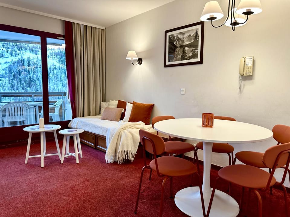 Évasion Alpine Vue Panoramique, WiFI et Garage Apartment in Isola