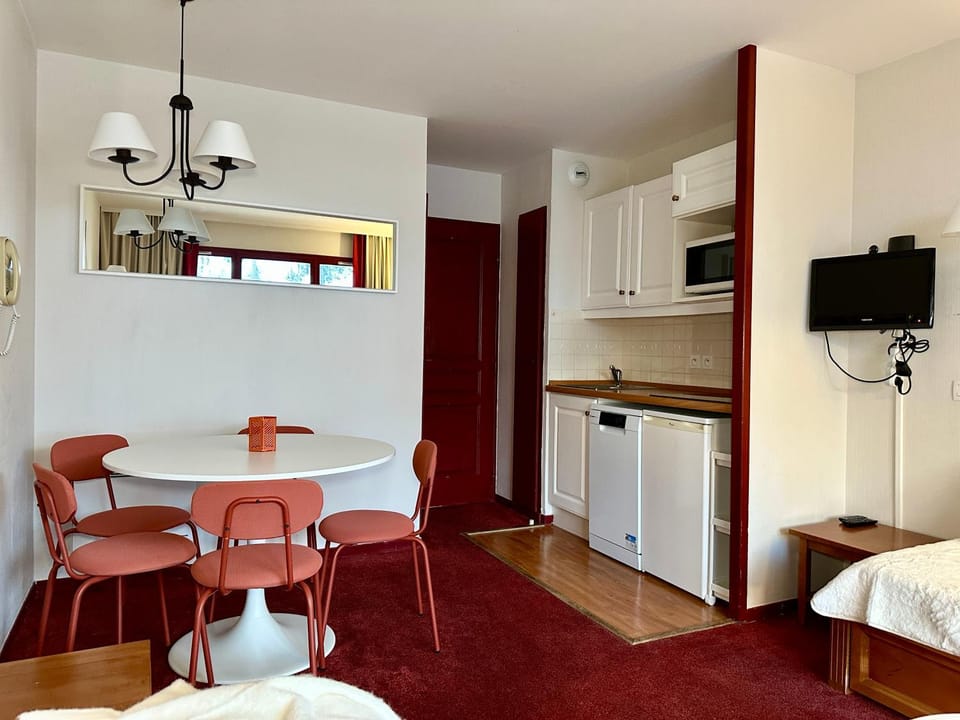 Évasion Alpine Vue Panoramique, WiFI et Garage Apartment in Isola