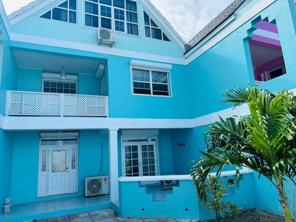 Rare Find -Beach View Apartment in Nassau