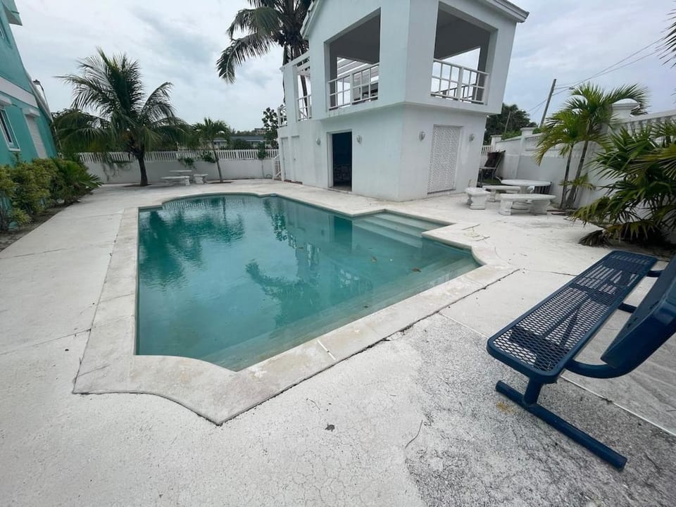 Rare Find -Beach View Apartment in Nassau