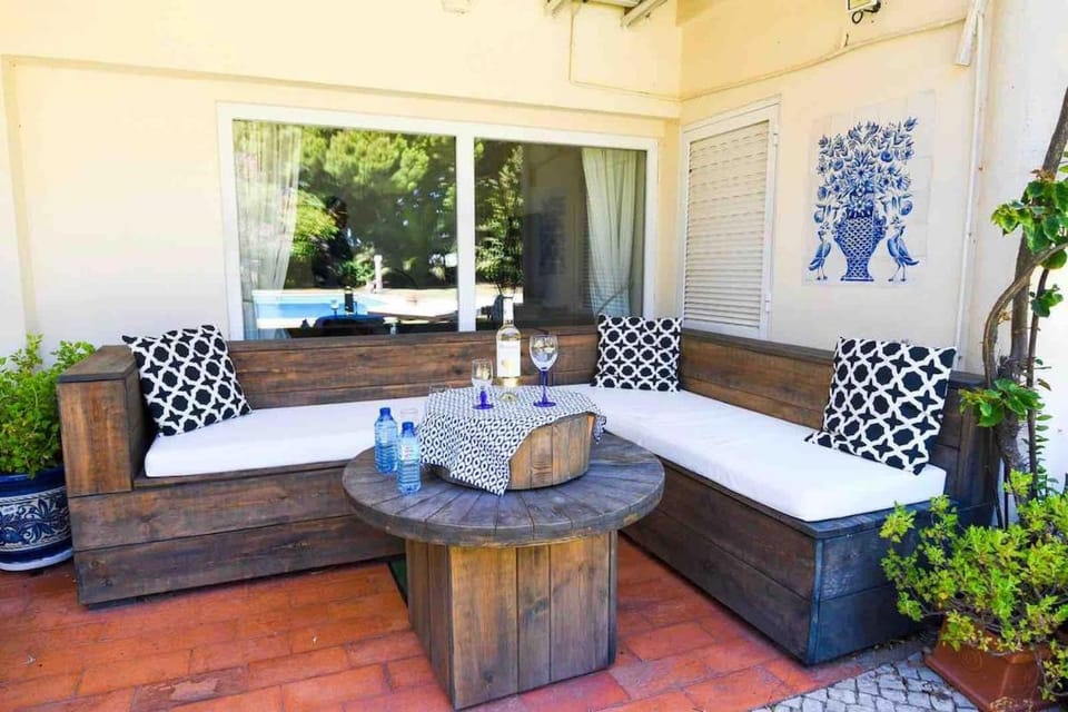 Vale do Lobo 5 Bed Villa with Large Pool overlooking Golf Course Villa in Quarteira