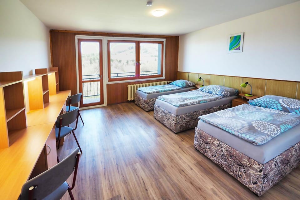 Bed, Photo of the whole room, Seating area, Bedroom