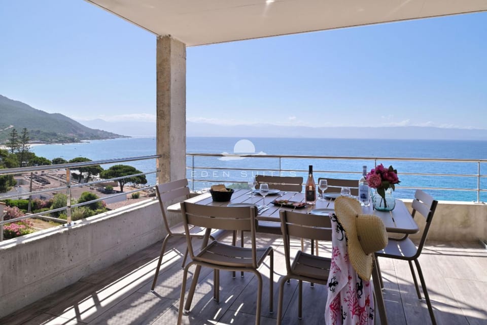 View (from property/room), Balcony/Terrace, Dining area, Sea view