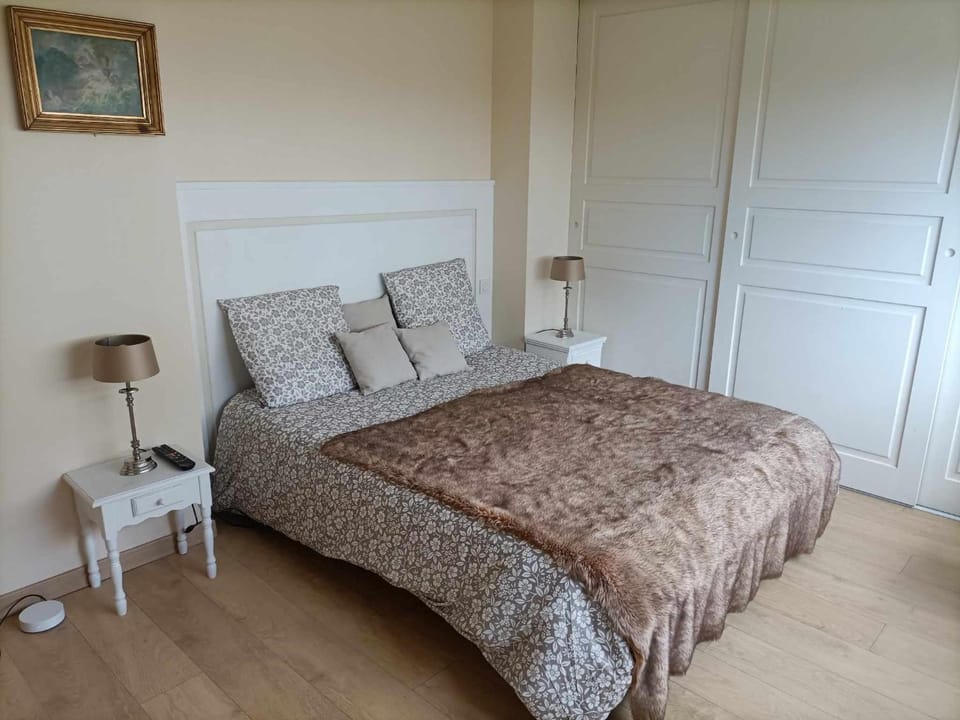 Chambre double 1er etage Vacation rental in Ploemeur