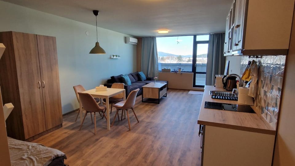 Kitchen or kitchenette, Seating area, Dining area