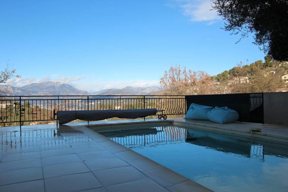 Sur les hauteurs de Nice, belle villa idéale en famille ou entre amis Villa in French Riviera