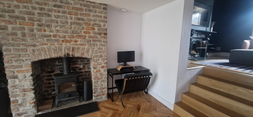 Extended 3BD SplitLevel Cottage in Popular Village House in Dublin