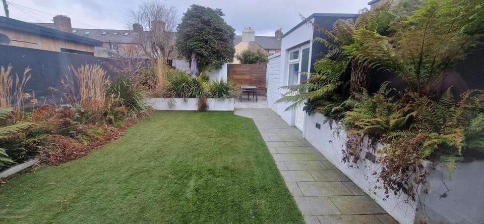 Extended 3BD SplitLevel Cottage in Popular Village House in Dublin