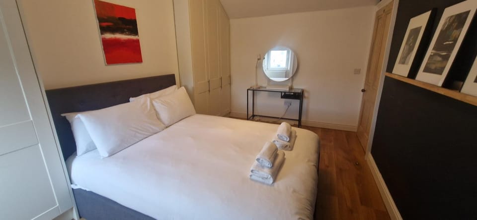 Extended 3BD SplitLevel Cottage in Popular Village House in Dublin