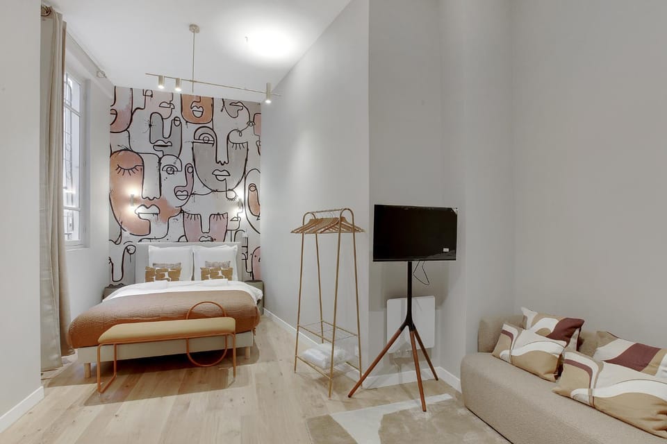Bed, TV and multimedia
