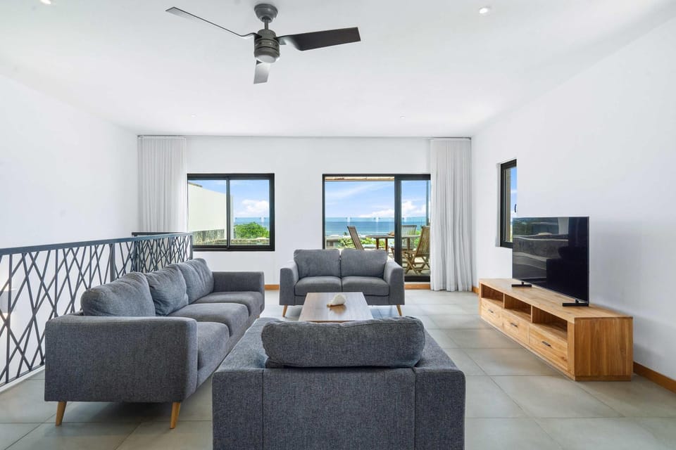 Aloah Penthouse - Seaview & Private Pool Apartment in Rivière Noire District, Mauritius