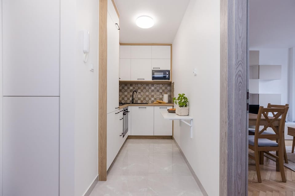 Kitchen or kitchenette, Dining area, microwave, oven, stove