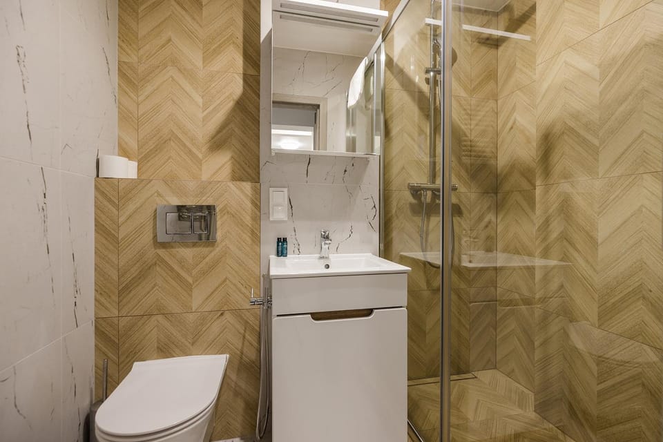 Shower, Toilet, Bathroom