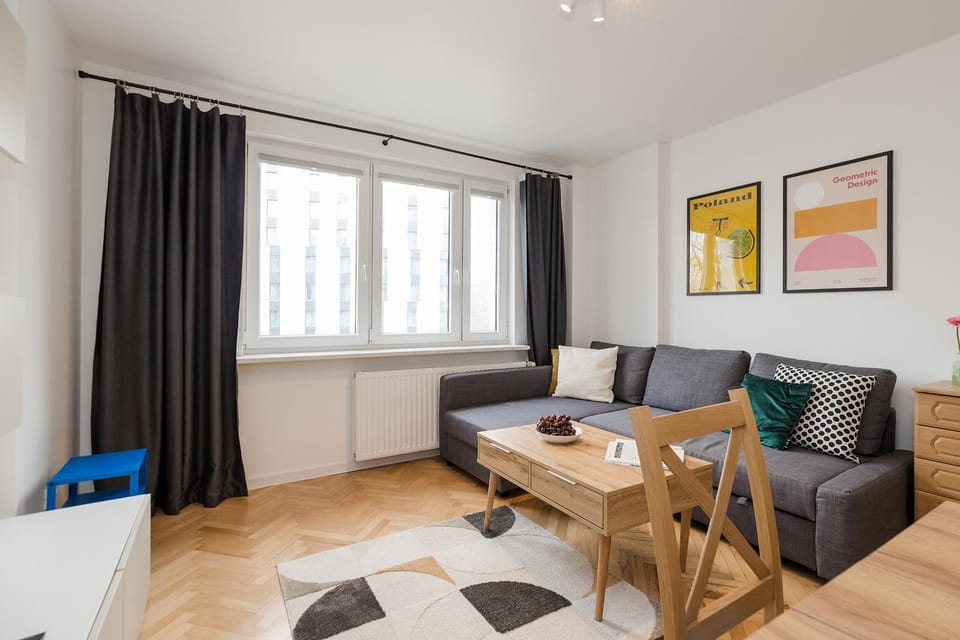 Bed, Living room, Seating area, Dining area