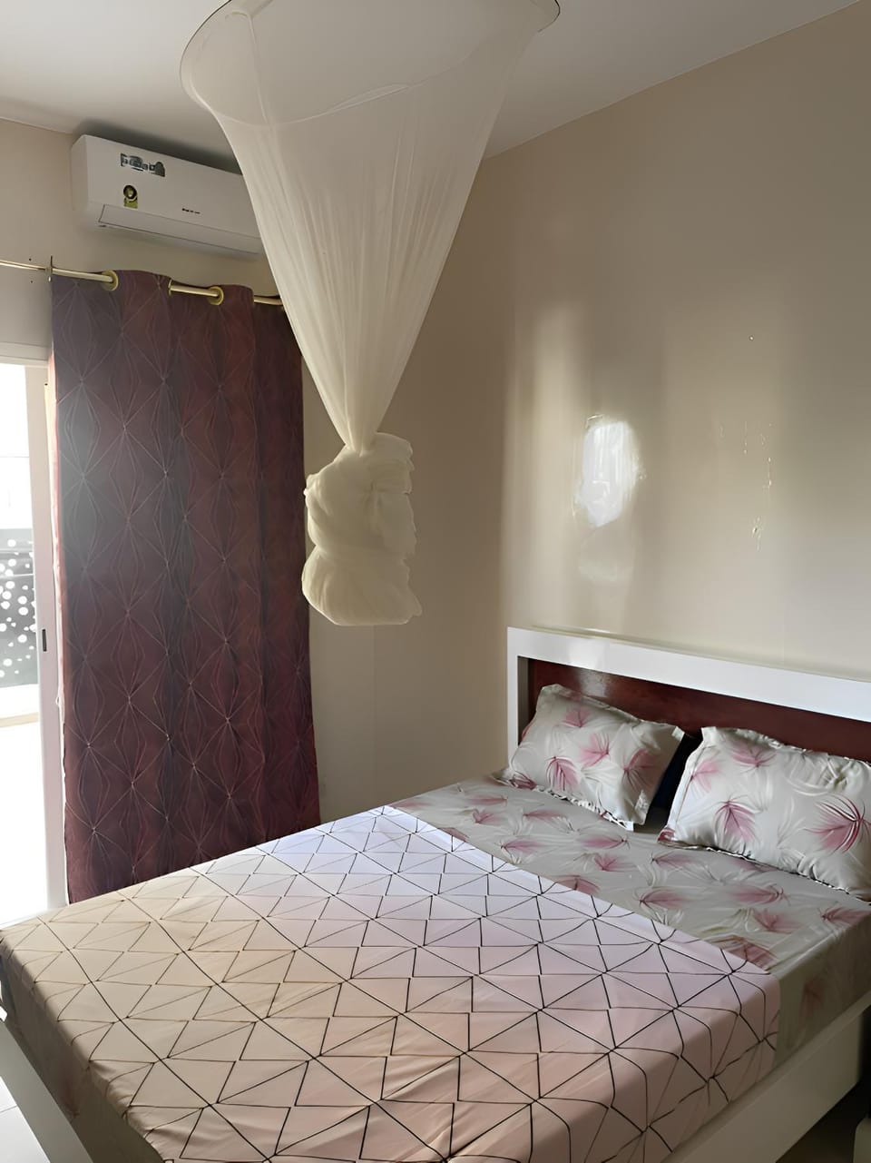 Bed, Photo of the whole room, Bedroom, air conditioner