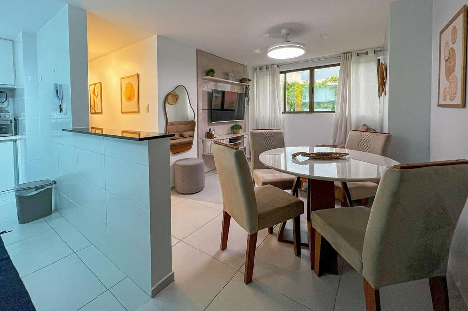 TV and multimedia, Kitchen or kitchenette, Living room, Seating area, Dining area