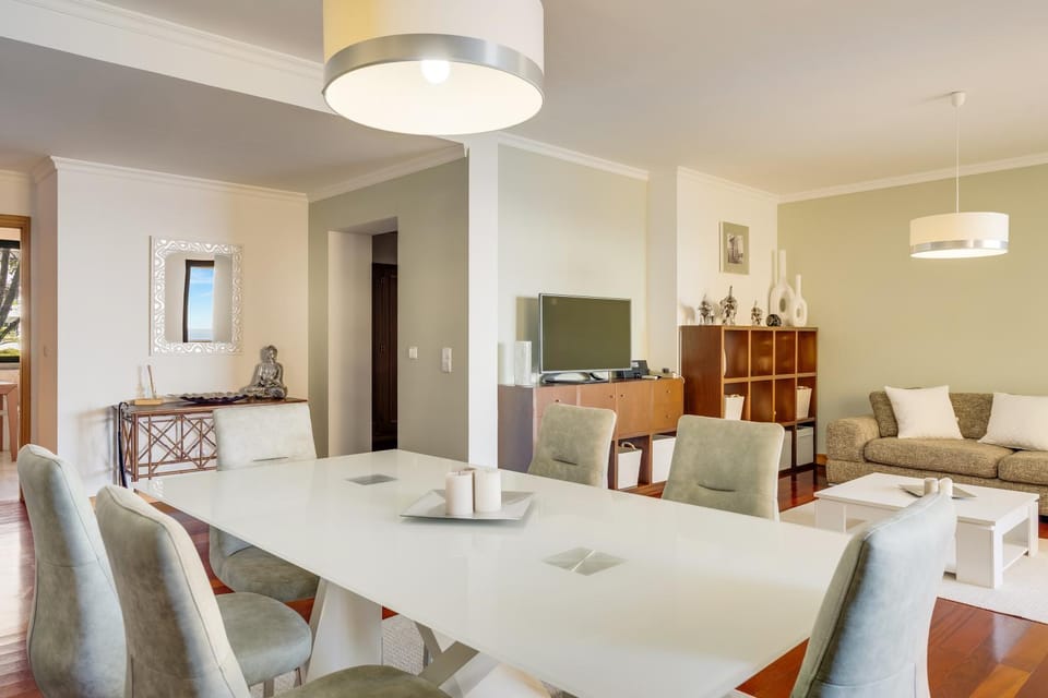 TV and multimedia, Living room, Dining area, air conditioner
