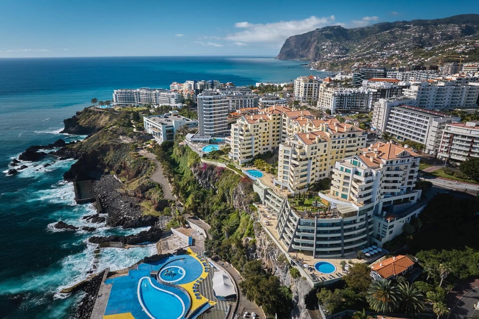 Property building, Nearby landmark, Day, Natural landscape, Bird's eye view, City view, Pool view, Sea view, Swimming pool