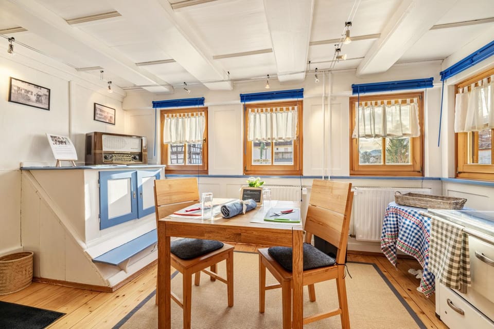 Property building, Kitchen or kitchenette, Living room