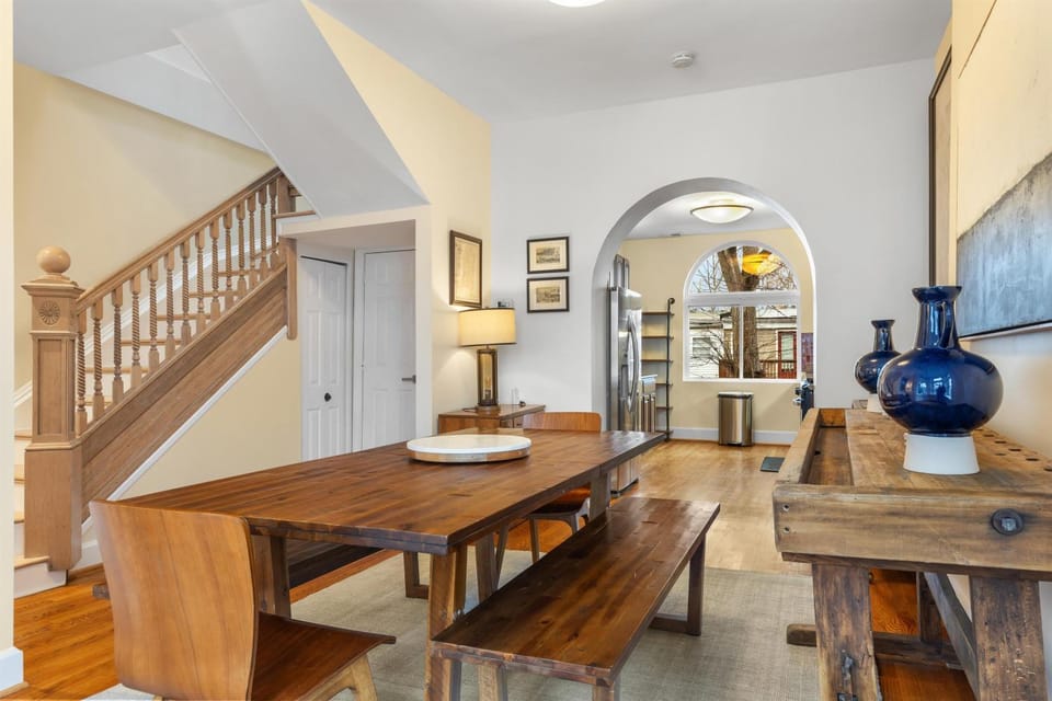 Spacious and Central DC 3-BR Getaway Close to It All House in District of Columbia