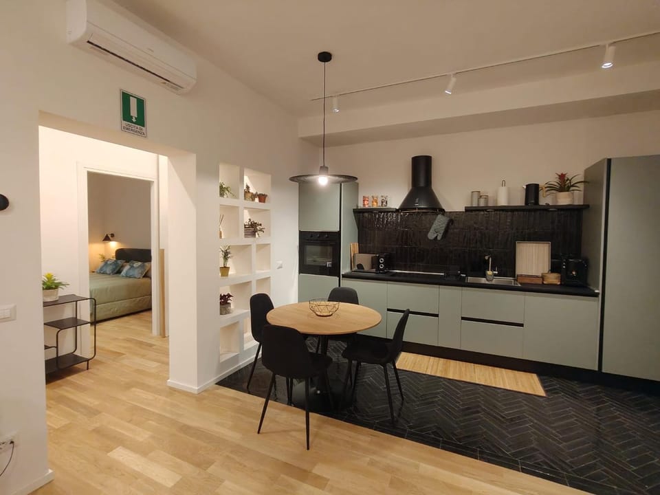 Kitchen or kitchenette, Living room, Seating area, Dining area, oven, pet friendly, stove