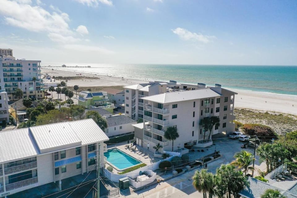 Stay Beachside I Stunning Views Walk Everywhere Apartment in Clearwater Beach