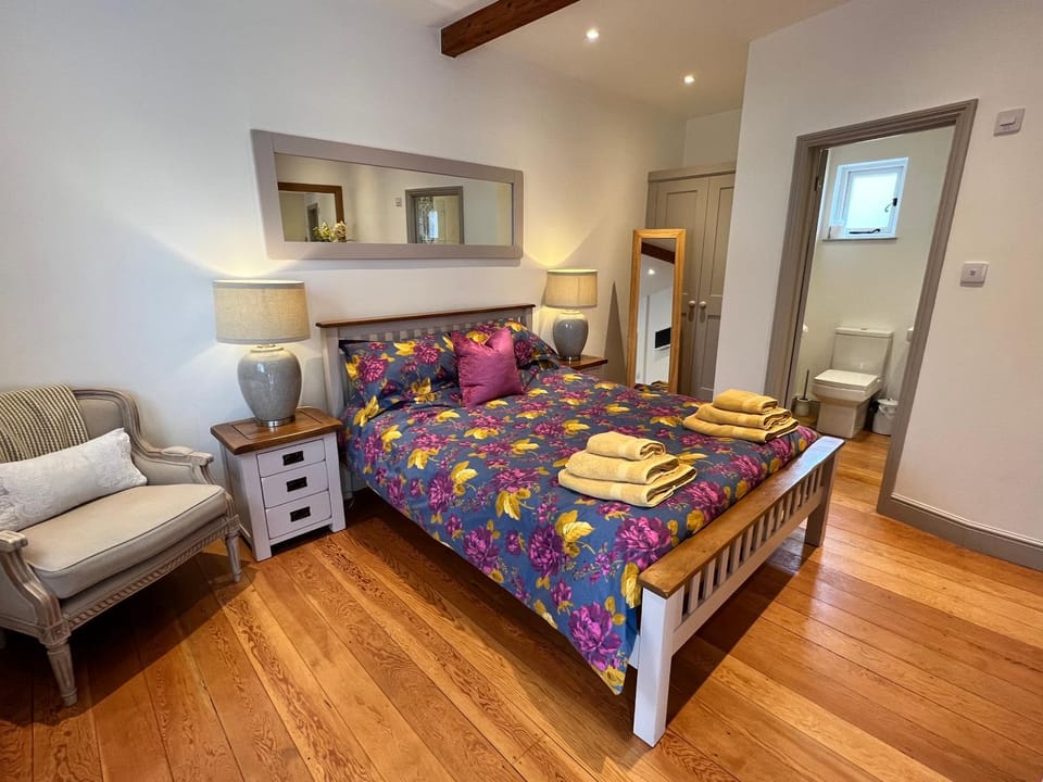 Bedroom, towels, wardrobe