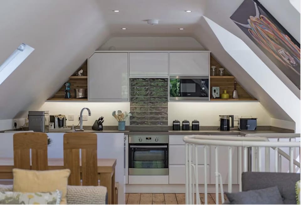 Coffee/tea facilities, Kitchen or kitchenette, Dining area, dishwasher, microwave, oven, pet friendly, toaster