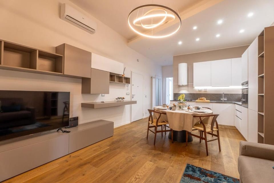 TV and multimedia, Kitchen or kitchenette, Living room, Seating area, Dining area, oven, stove