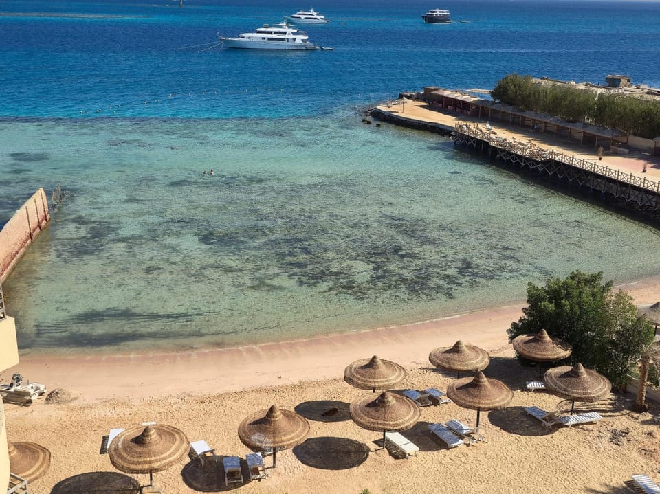 Property building, Nearby landmark, Day, Natural landscape, View (from property/room), View (from property/room), Beach, On site, Lake view, Sea view, Sea view, sunbed