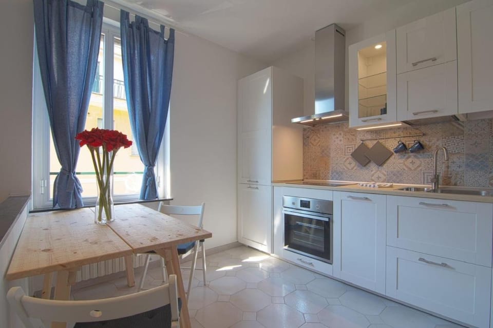Kitchen or kitchenette, Dining area, dishwasher, oven, stove
