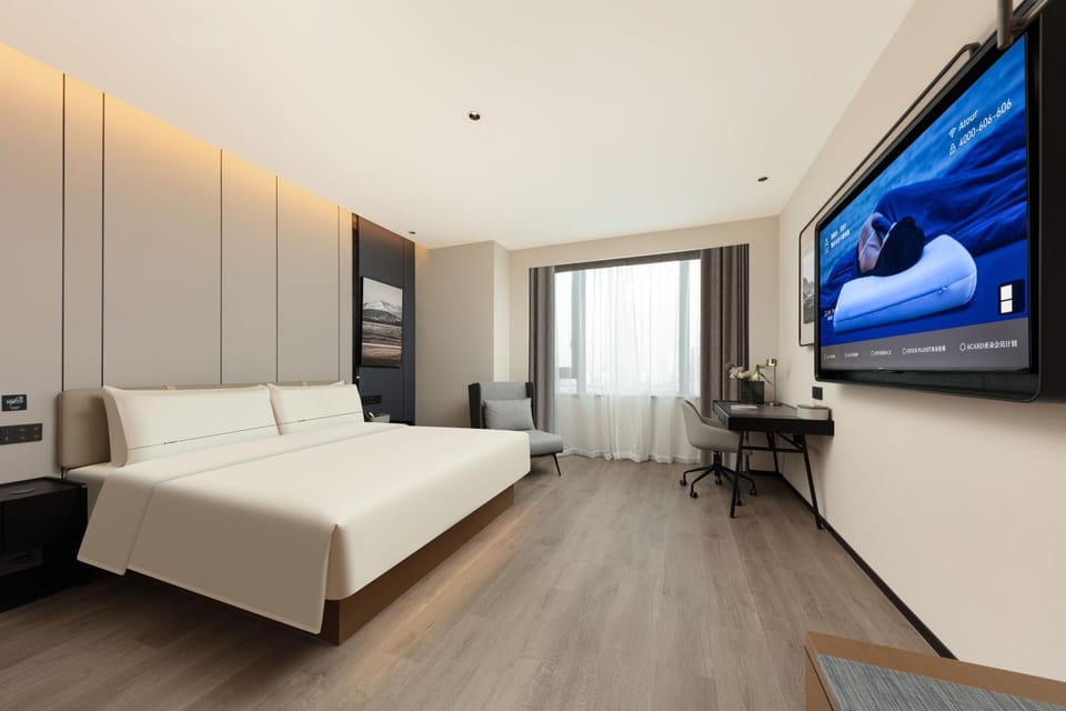 Communal lounge/ TV room, Bed, TV and multimedia, Photo of the whole room, Bedroom