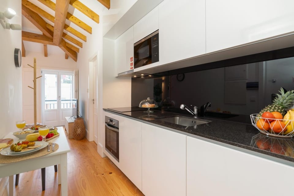 Kitchen or kitchenette, Dining area, oven, stove