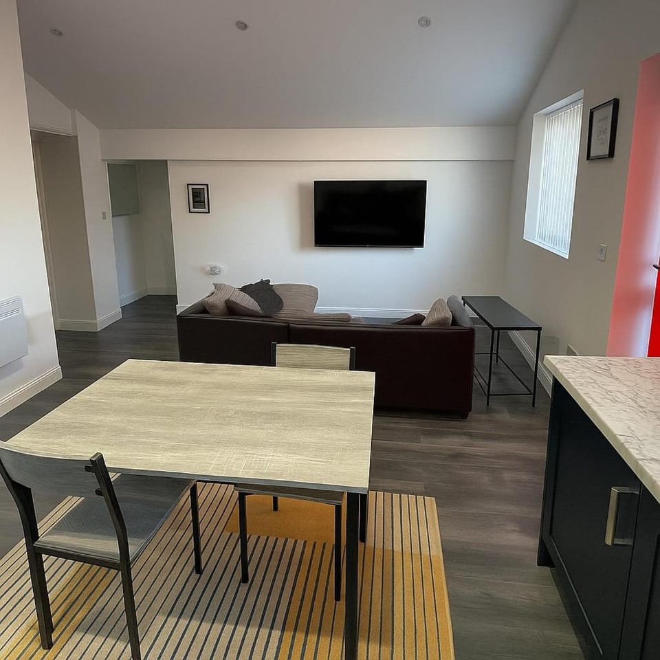 LT 3 - 1 Bed Apartment - Free Street Parking Apartment in Leicester
