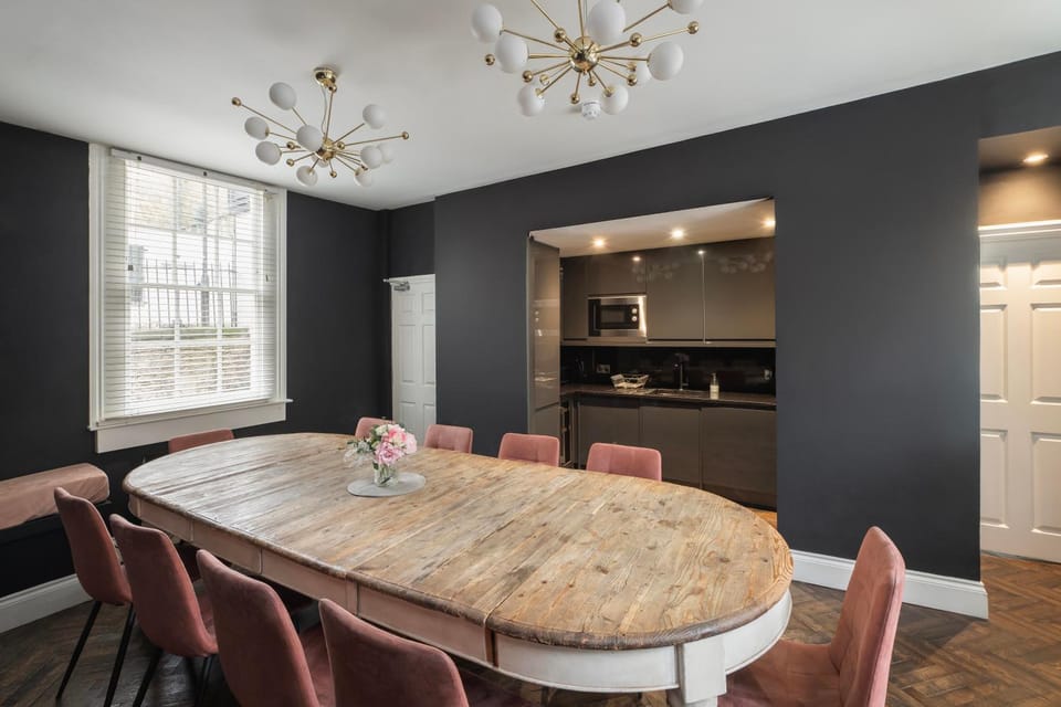 Dining area, kitchen