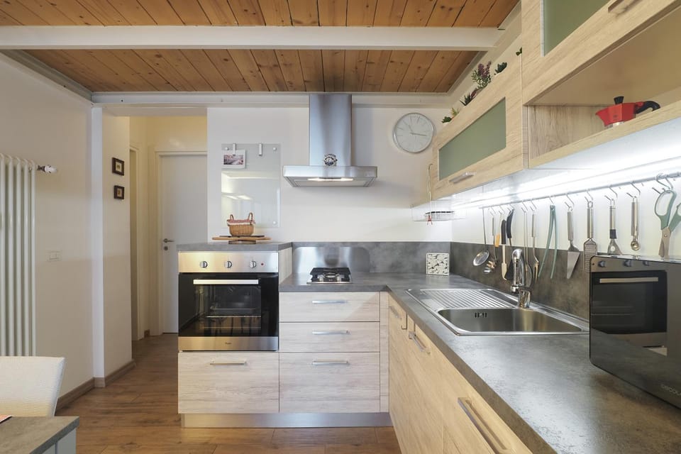 Kitchen or kitchenette, dishwasher, oven, stove