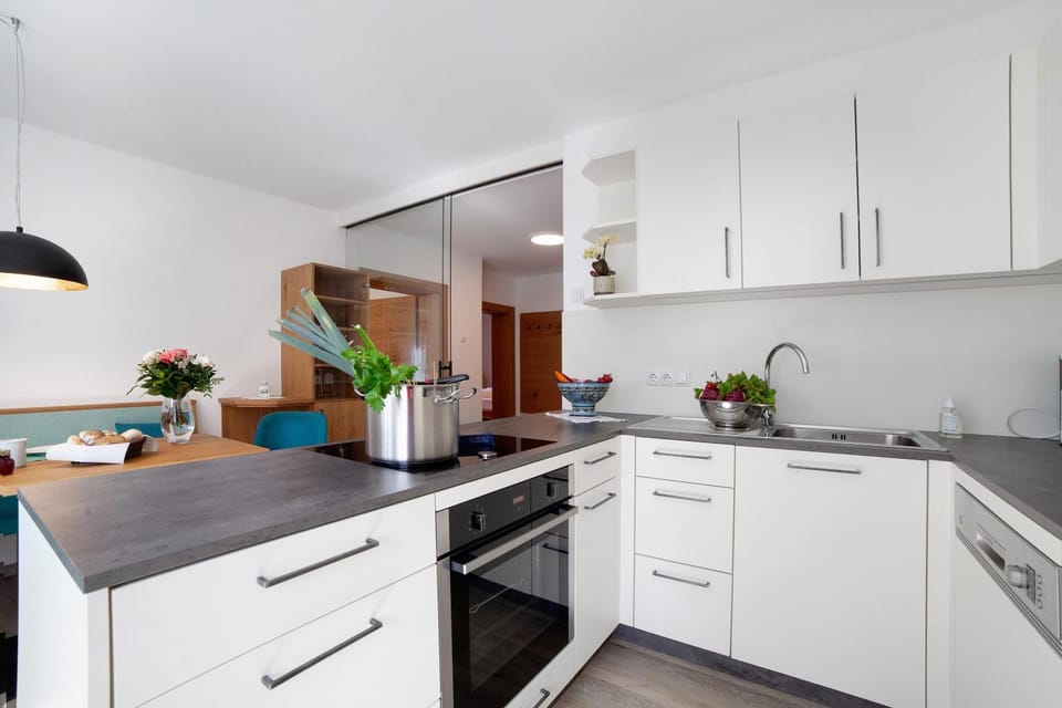 Kitchen or kitchenette, Living room