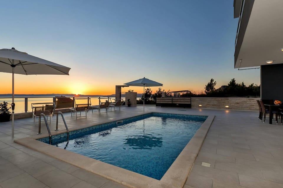 Patio, Pool view, Sea view, Swimming pool, Swimming pool, Sunset, sunbed