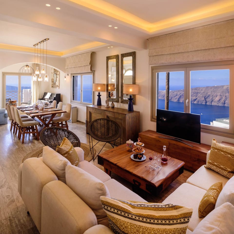 Natural landscape, TV and multimedia, Living room, Seating area, Dining area