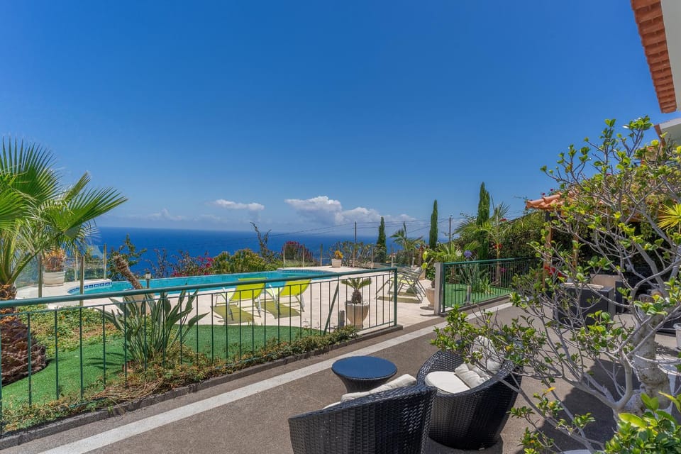 Natural landscape, View (from property/room), Balcony/Terrace, Sea view, Swimming pool