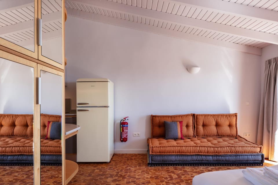 Living room, Photo of the whole room, Seating area, wardrobe