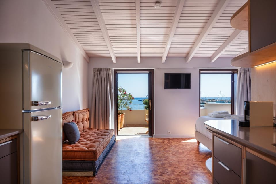 TV and multimedia, View (from property/room), Balcony/Terrace, Living room, Photo of the whole room, Seating area, Sea view