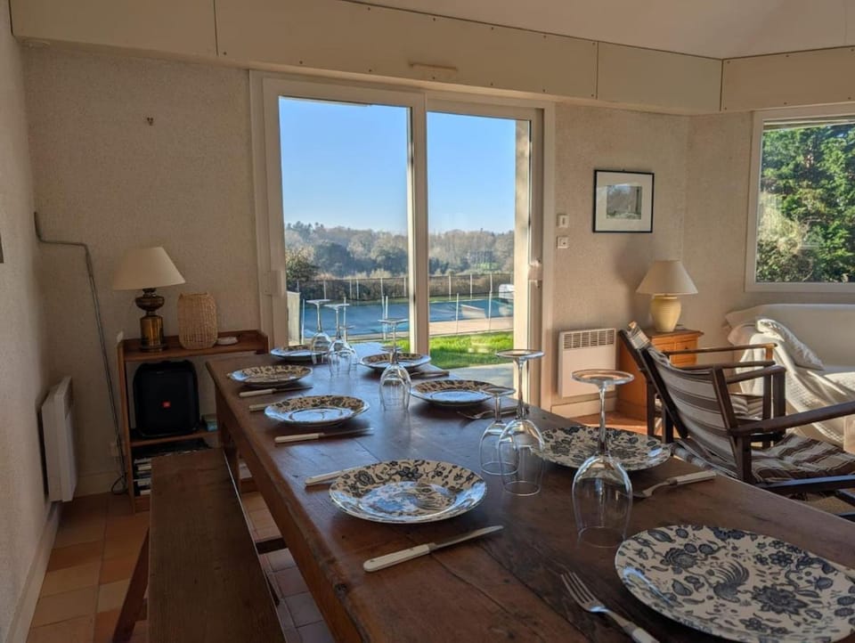 Natural landscape, Living room, Seating area, Dining area