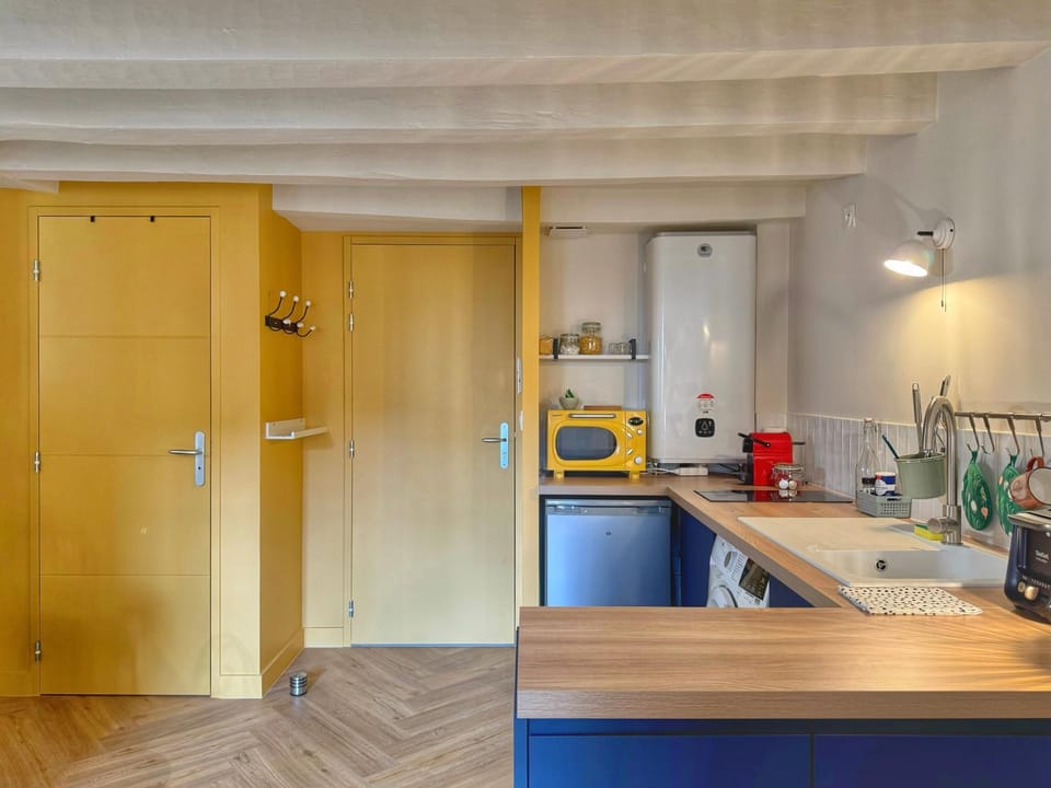 Kitchen or kitchenette, stove, stove, kitchen, kitchen