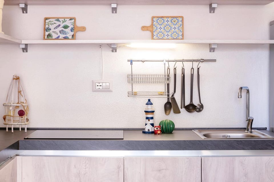Kitchen or kitchenette, Living room